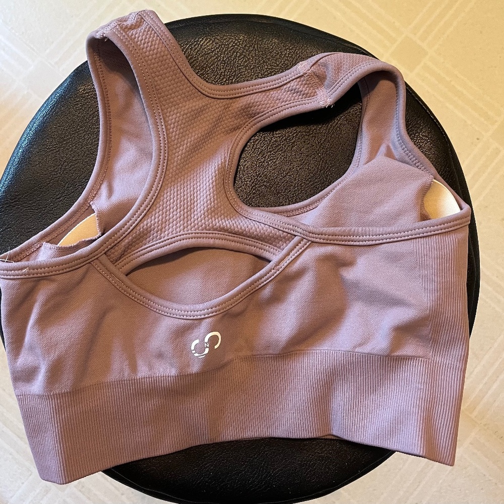 NWOT Curves n combatboots seamleass sports bra